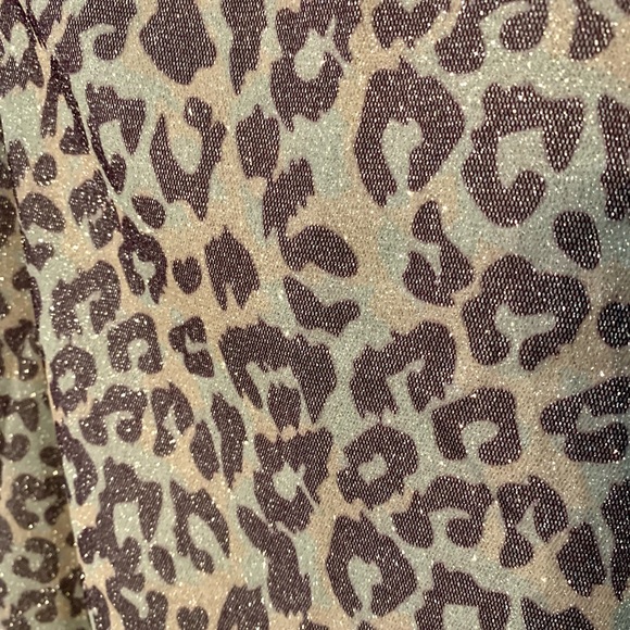 Lularoe Elegant Mary cinched V-neck top. Leopard print Small (6/8) - Picture 4 of 6